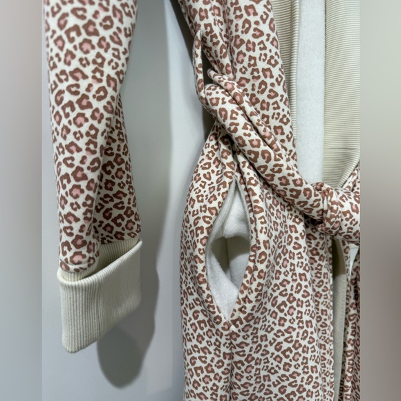 XS Super Soft UGG Robe - Picture 4 of 6